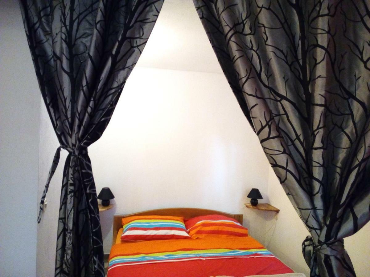 Studio Apartman Hrast Seline Exteriör bild