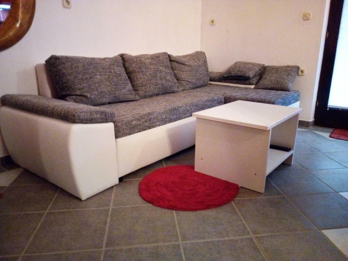 Studio Apartman Hrast Seline Exteriör bild
