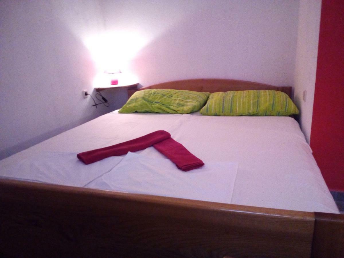 Studio Apartman Hrast Seline Exteriör bild