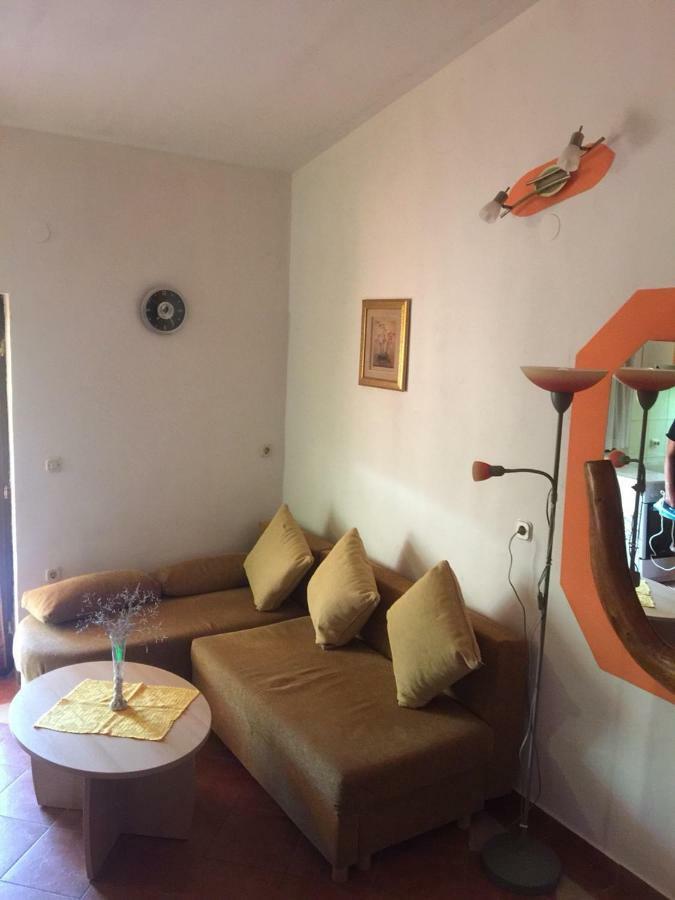 Studio Apartman Hrast Seline Exteriör bild